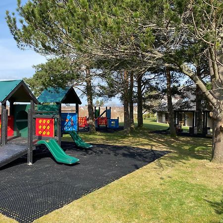 Scandinavian Village Ltd Авимор Екстериор снимка