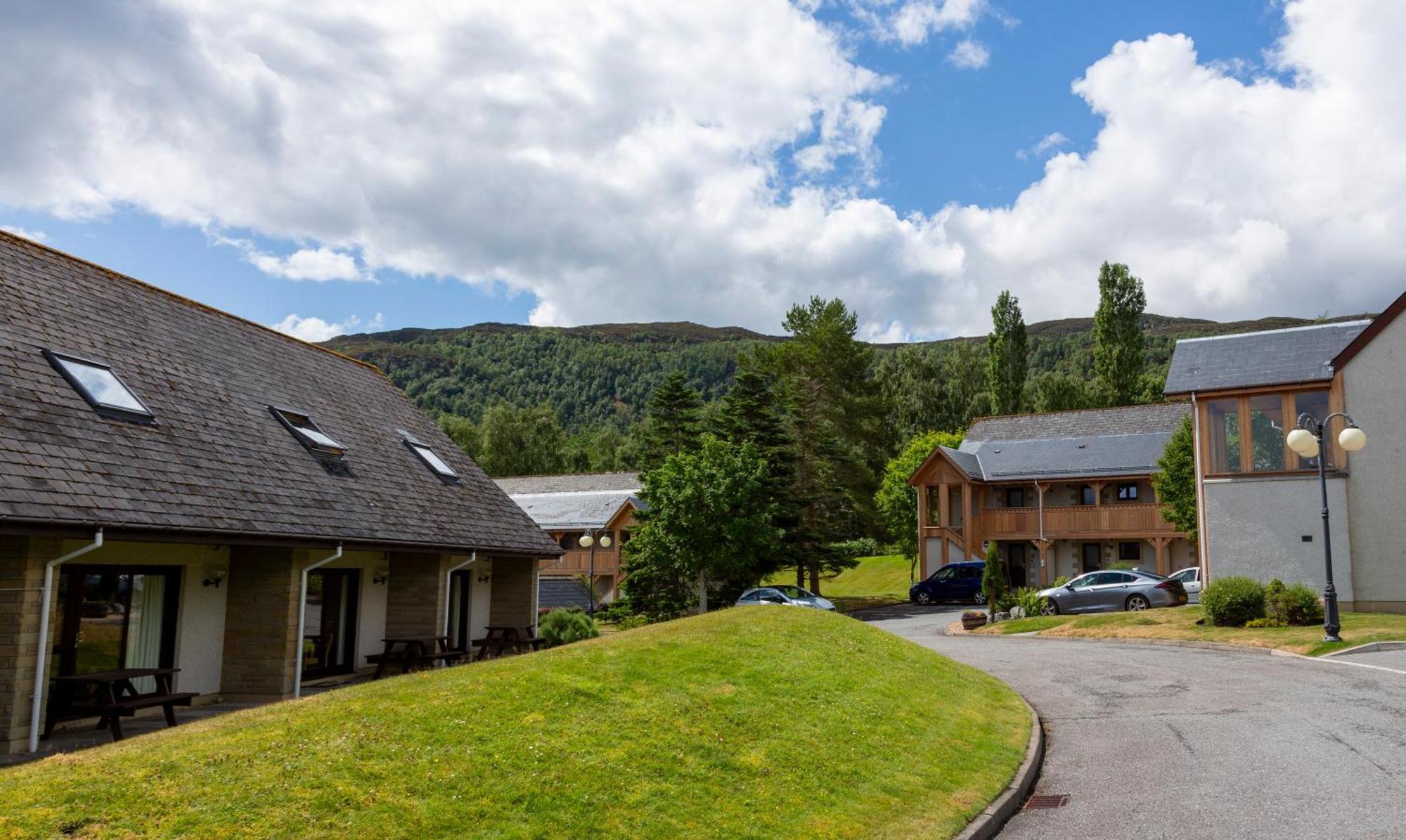 Scandinavian Village Ltd Авимор Екстериор снимка