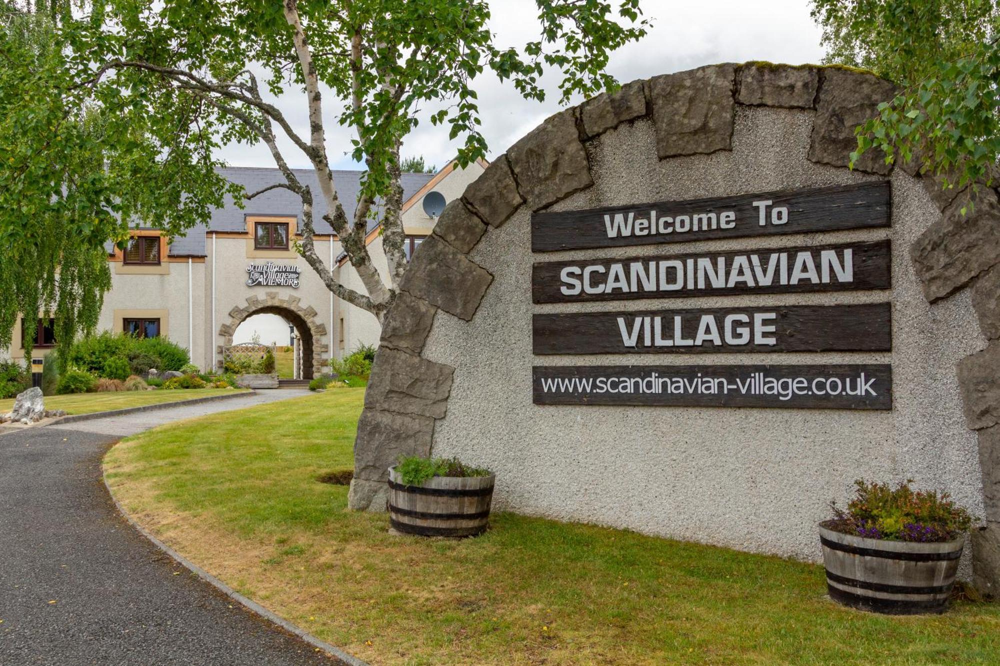Scandinavian Village Ltd Авимор Екстериор снимка