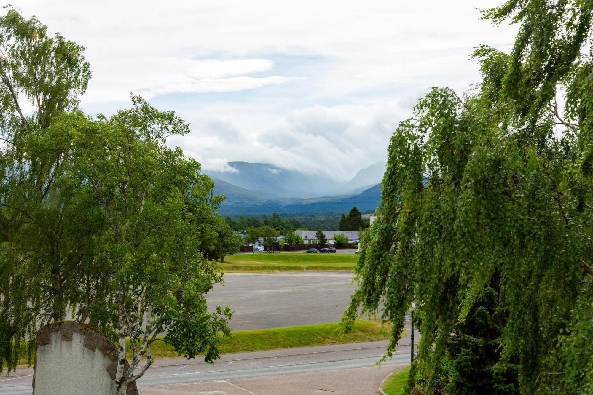 Scandinavian Village Ltd Авимор Екстериор снимка
